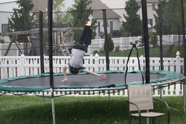 Quels sont les gestes à adopter pour assurer un entretien efficace de son trampoline ?