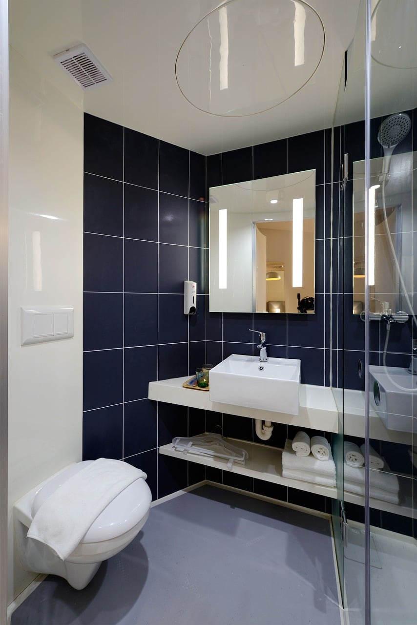 Optimiser l’espace : solutions astucieuses avec les meubles de salle de bain