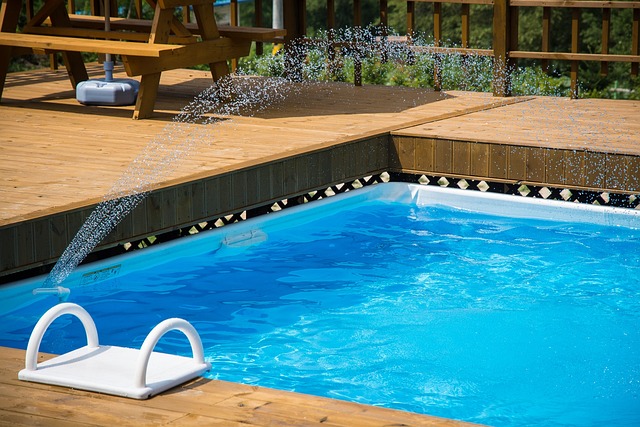 Pourquoi installer une piscine en coque polyester chez soi ?